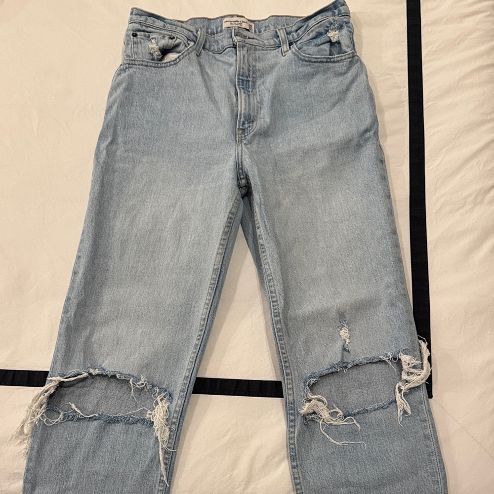 Abercrombie Women’s The ‘90s Straight Ultra High Rise Jean